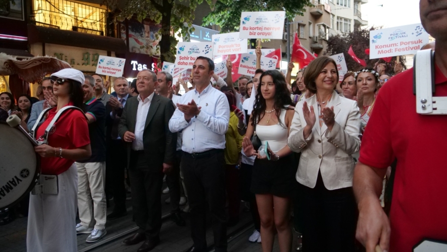 Eskişehir’de festival coşkusu: Sokaklar ve Porsuk renklendi!